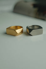 Load image into Gallery viewer, Geometric Stainless Steel Signet Ring
