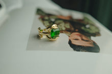 Load image into Gallery viewer, 18k Gold Sea Green Ring
