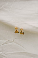 Load image into Gallery viewer, Dainty Two Tone Amber Stone Earrings
