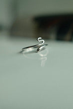 Load image into Gallery viewer, 925 Serpent Sterling Silver Ring
