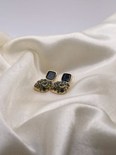 Load image into Gallery viewer, Elegant Silver Needle Vintage Ear Studs
