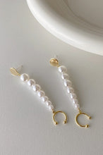 Load image into Gallery viewer, Cuff Pearl Chain Earring
